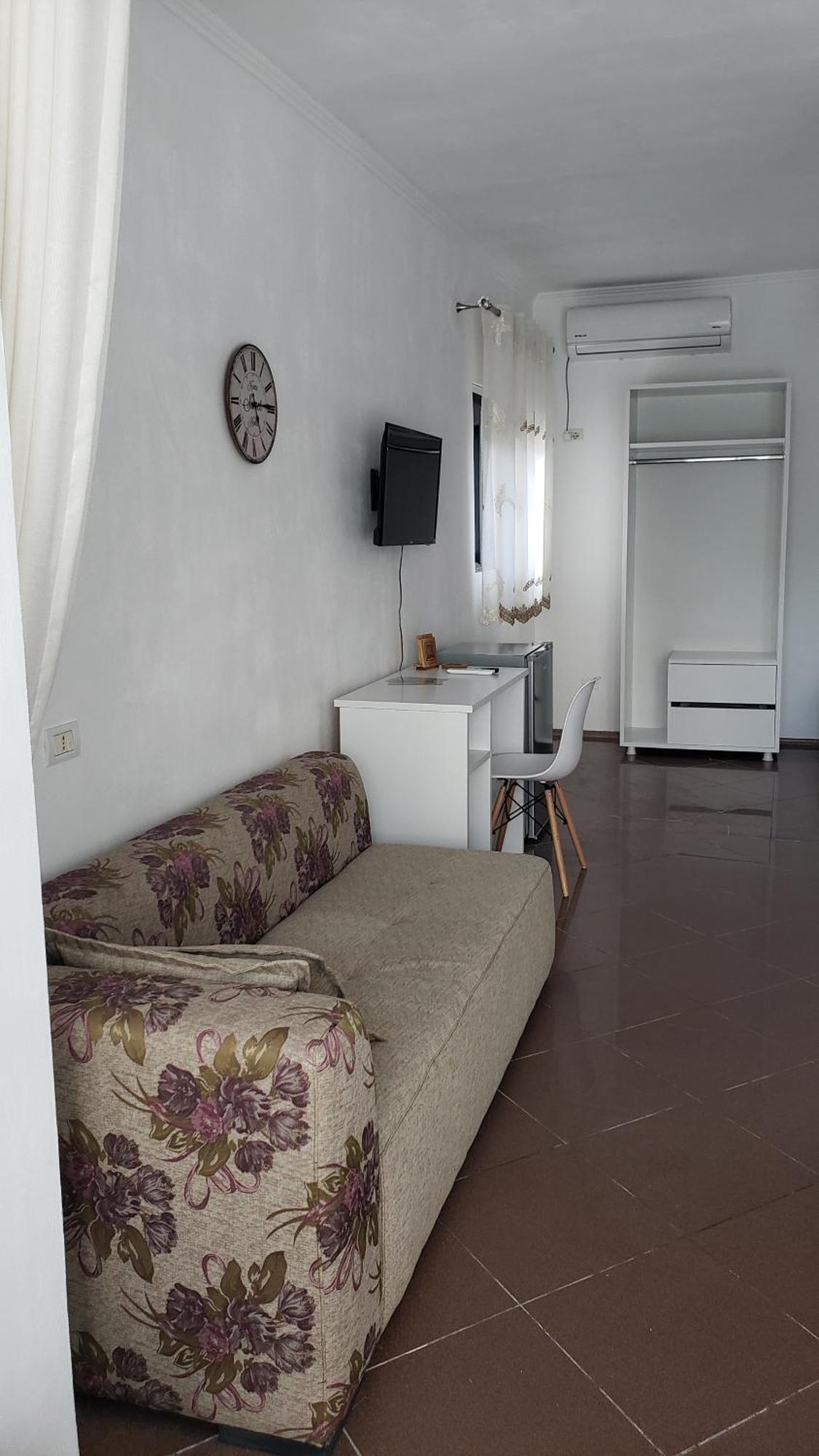 Pomegranates & Olives Guesthouse ดูร์เรส ภายนอก รูปภาพ