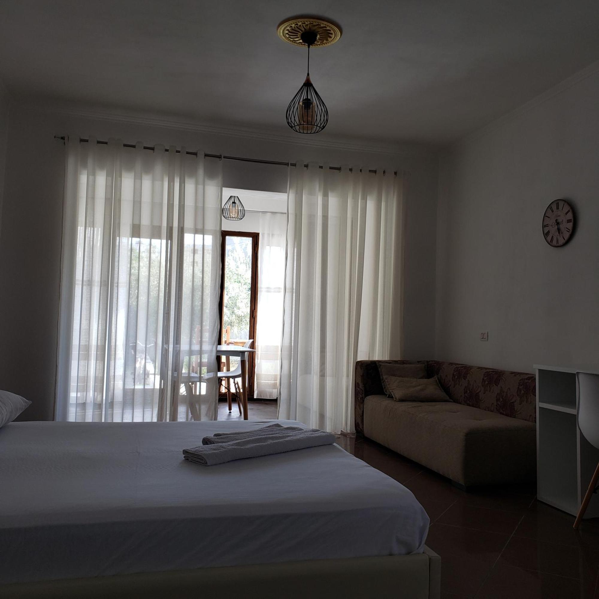 Pomegranates & Olives Guesthouse ดูร์เรส ภายนอก รูปภาพ